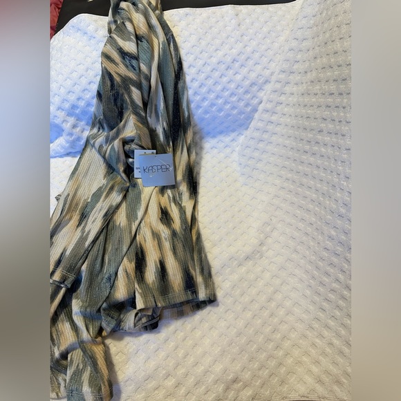 Kasper Medium Size Onion-skin
Soft Blazer In Sea Stone Cardigan - Picture 6 of 6